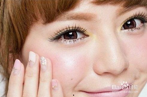 如何化彩妆视频,轻松掌握化彩妆技巧